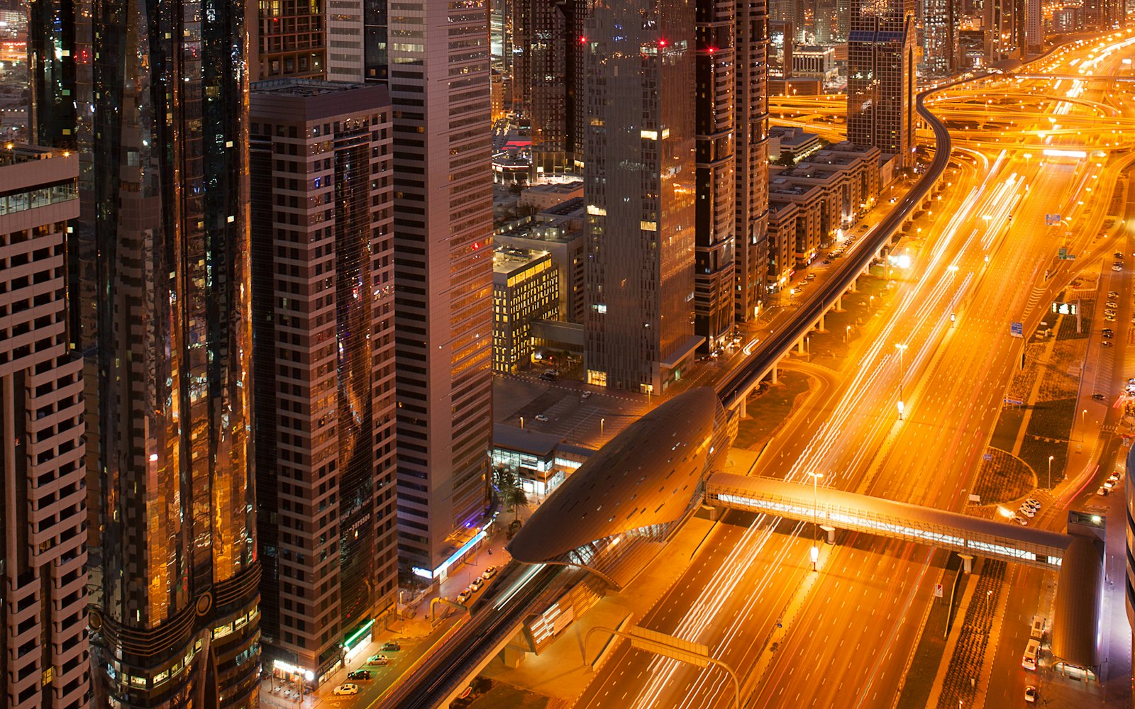 Off-Plan vs Ready Property in Dubai: Pros, Cons & ROI