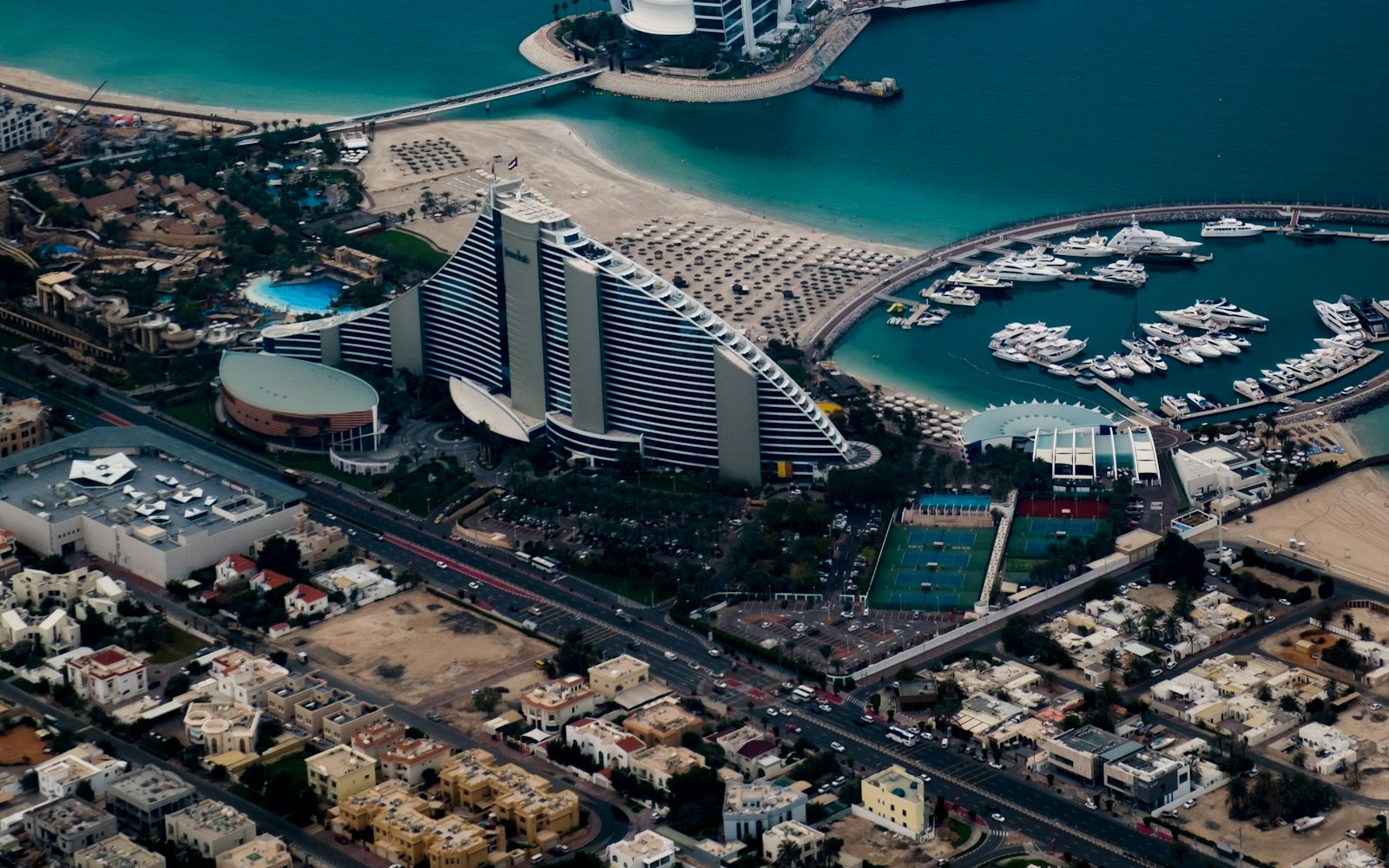 Palm Jumeirah vs Emirates Hills: Where Should You Buy?